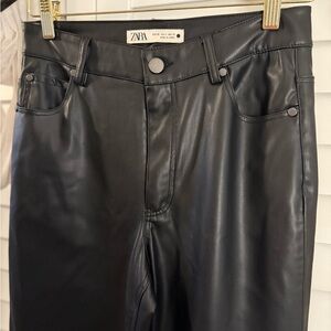 🖤 Zara Black Faux Leather Women’s Pants Size 4